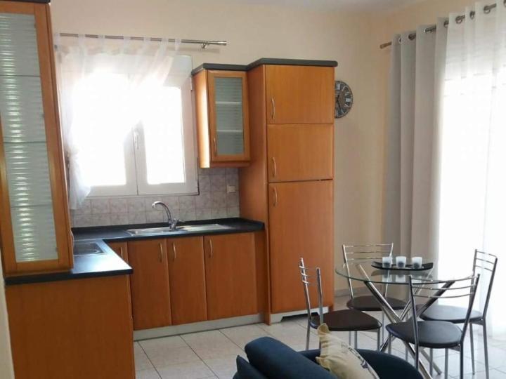 Elegant Apartment Near The Beach Néa Péramos 외부 사진