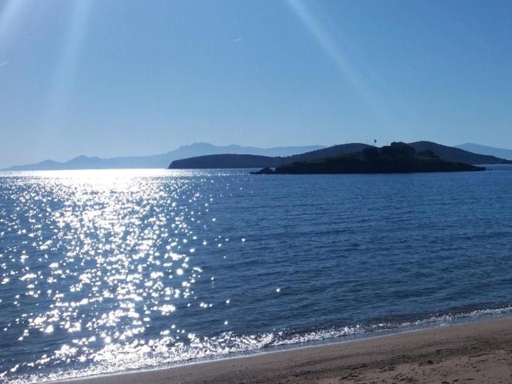 Elegant Apartment Near The Beach Néa Péramos 외부 사진