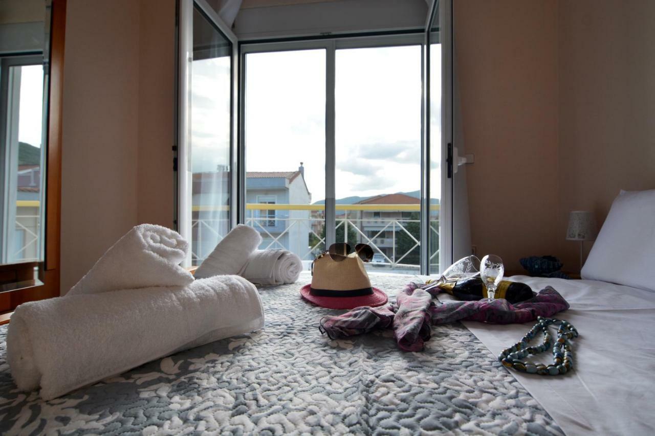 Elegant Apartment Near The Beach Néa Péramos 외부 사진