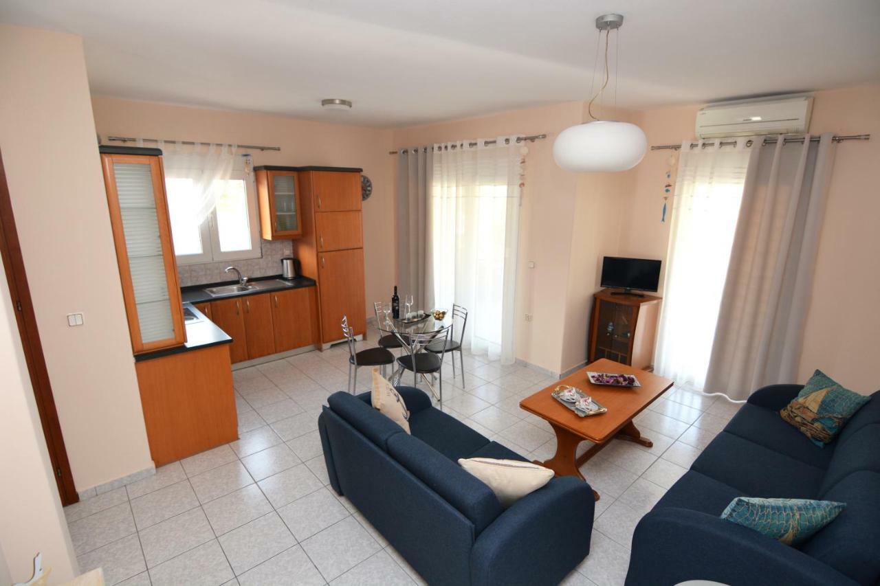 Elegant Apartment Near The Beach Néa Péramos 외부 사진