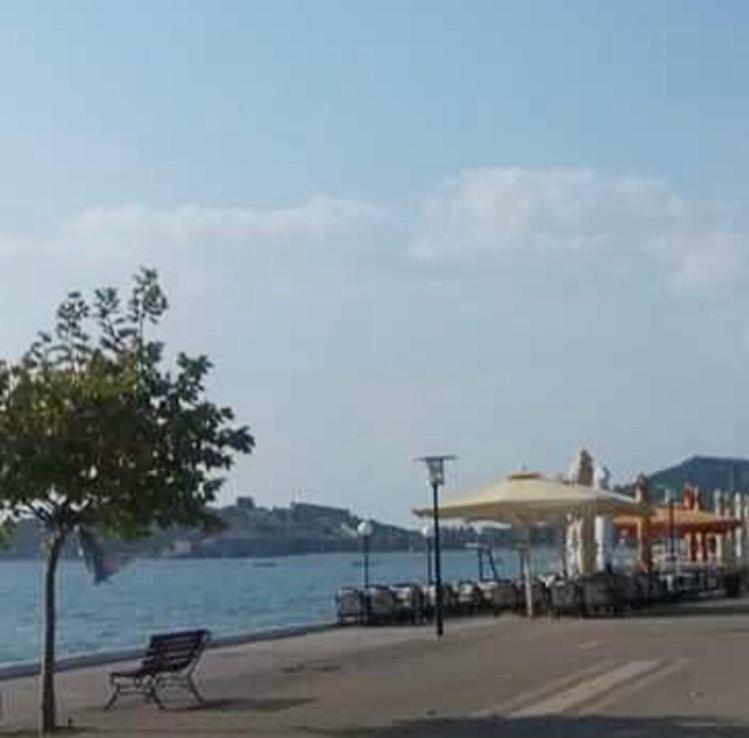Elegant Apartment Near The Beach Néa Péramos 외부 사진