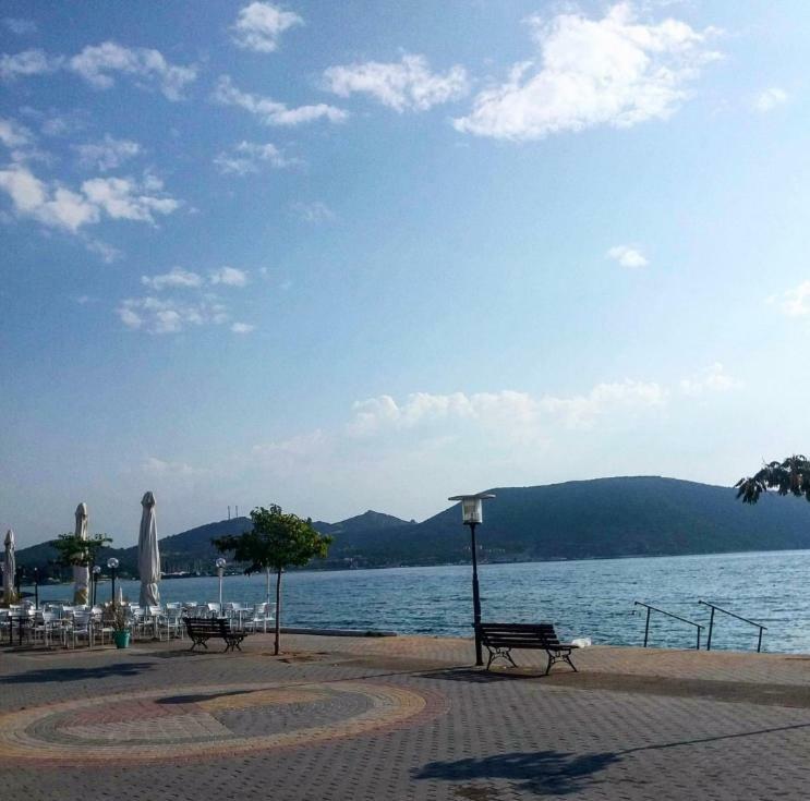 Elegant Apartment Near The Beach Néa Péramos 외부 사진